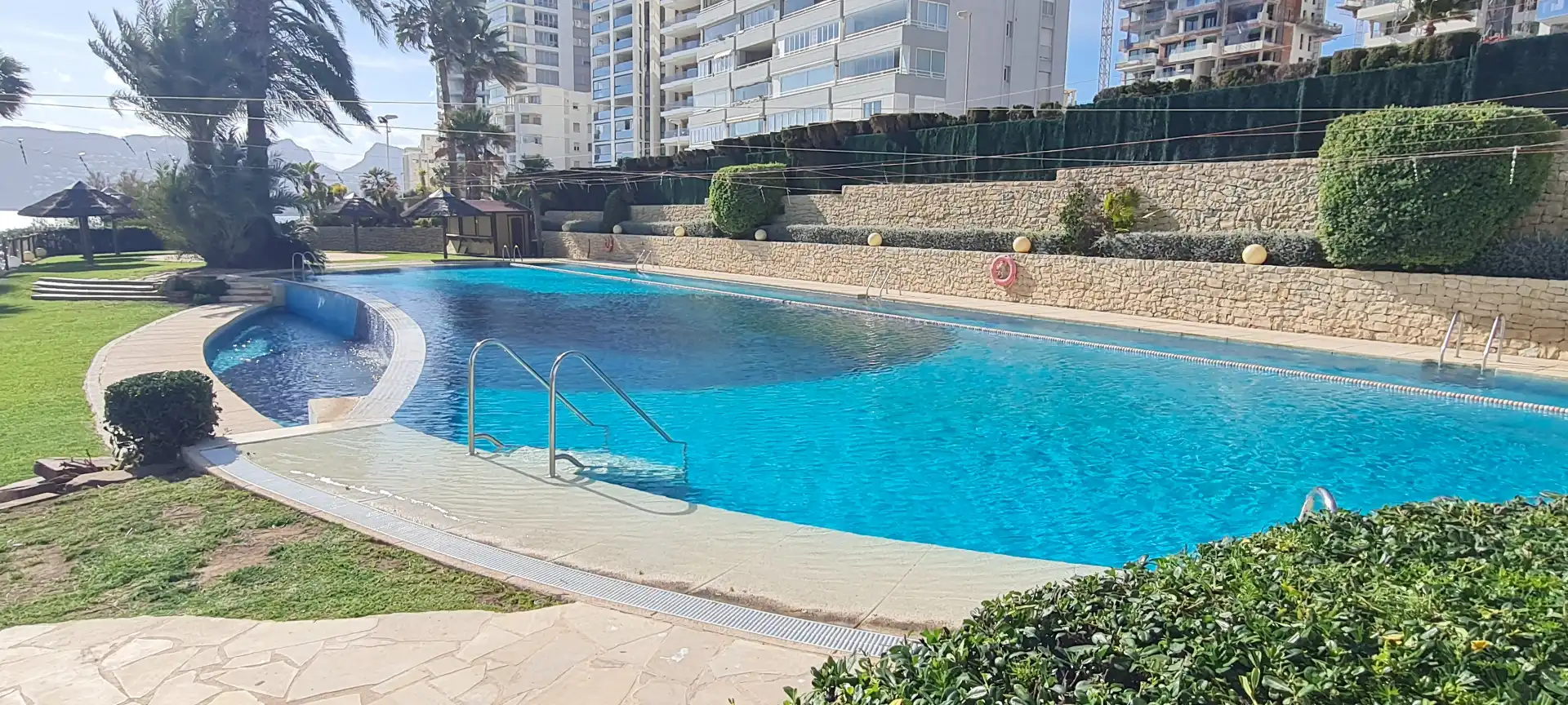 Schwimmbecken von Wohnungen zum Verkauf in Calpe / Calp mit Klimaanlage, Heizung und Terrasse