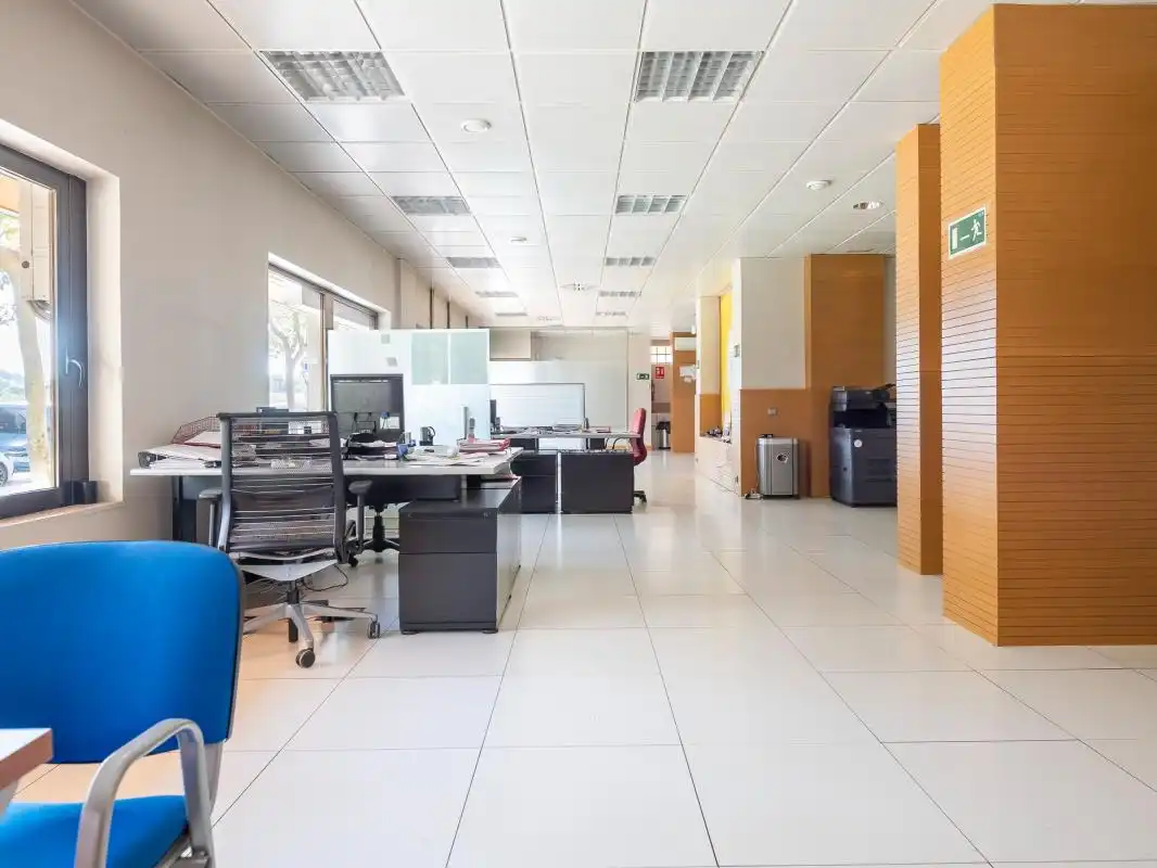 Commercial properties for rent in Pozuelo de Alarcón  with Air Conditioner and Heating