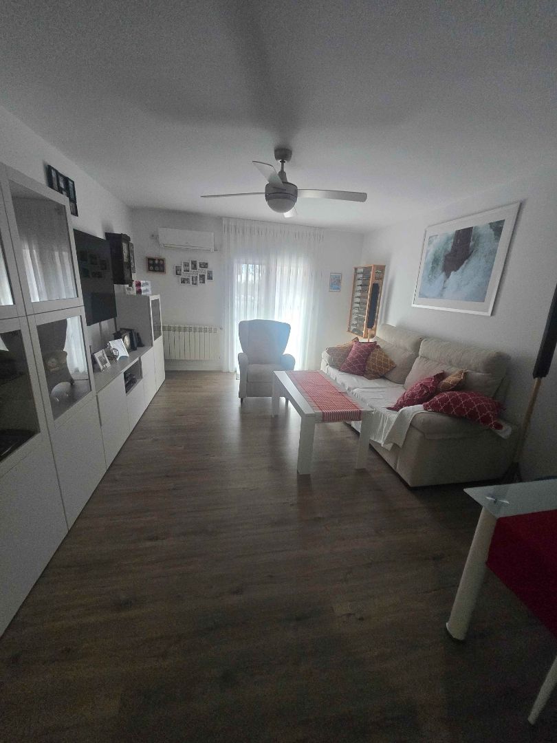 Living room of Flat for sale in Alcalá de Henares  with Air Conditioner, Heating and Parquet flooring