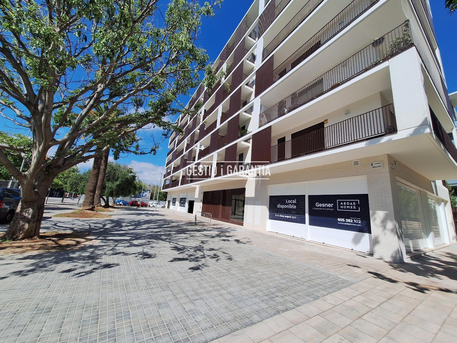 Vista exterior de Local en venta en L'Hospitalet de Llobregat