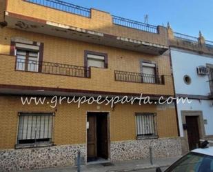 Exterior view of Single-family semi-detached for sale in Mairena del Aljarafe  with Terrace