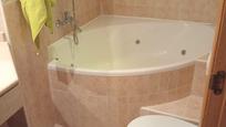 Bathroom of Flat for sale in  Madrid Capital  with Air Conditioner and Swimming Pool