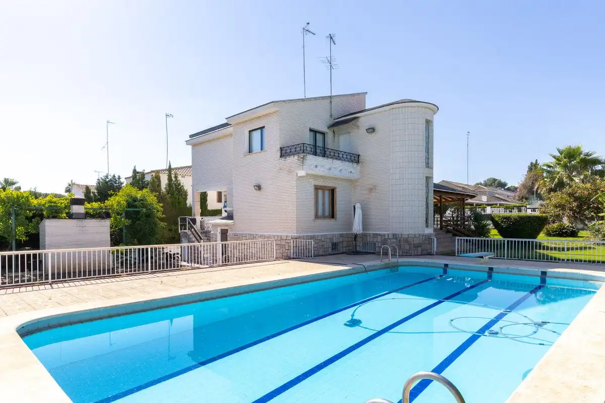 Piscina de Casa o xalet en venda en L'Eliana amb Aire condicionat, Calefacció i Piscina