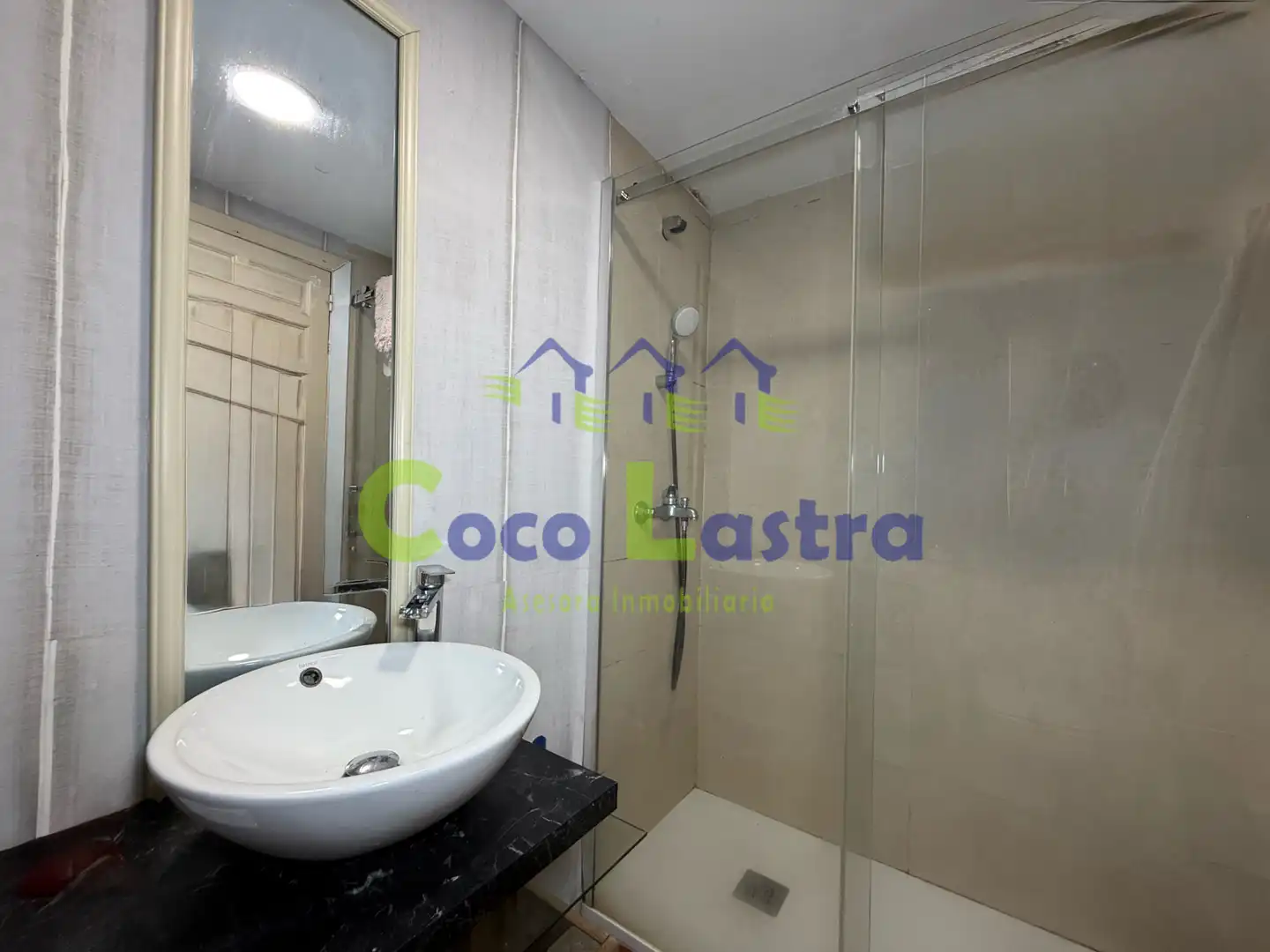 Bathroom of Flat for rent in Salamanca  with Air Conditioner, Heating and Parquet flooring