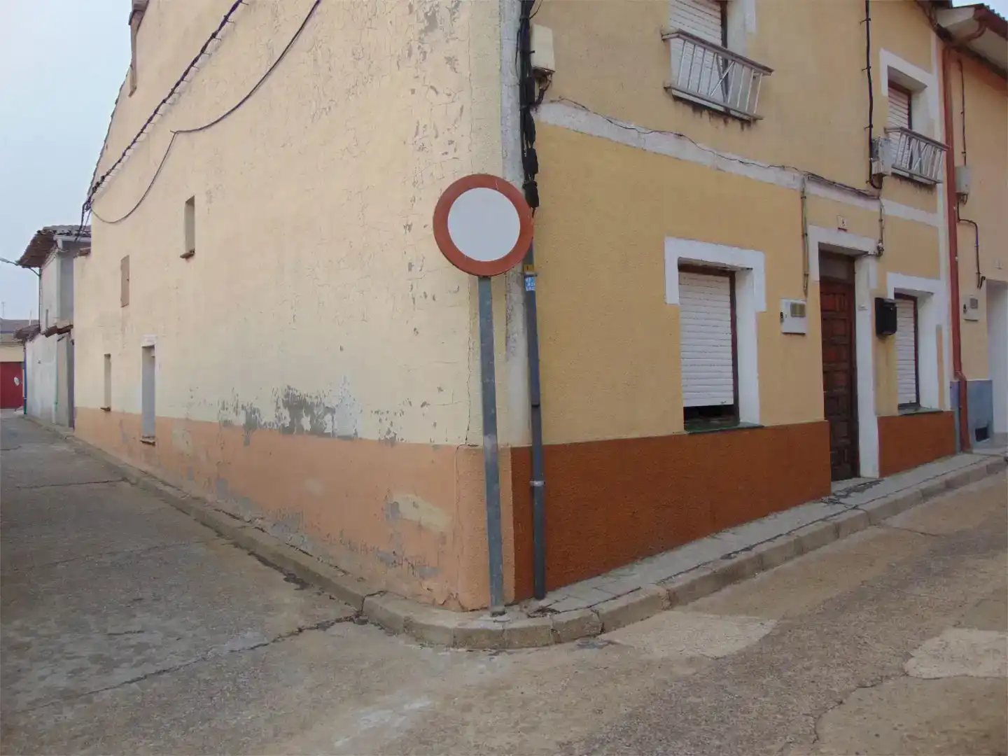 Aparcament de Casa adosada en venda en Mayorga