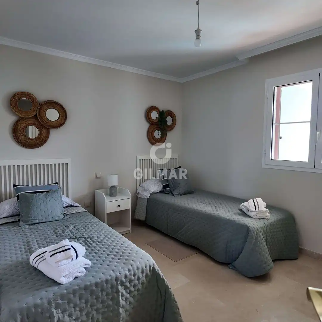 Habitación de Dúplex en venta en Sotogrande con Calefacción, Trastero y Piscina