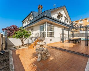 Terrassa de Casa adosada en venda en Serranillos del Valle amb Aire condicionat, Terrassa i Piscina