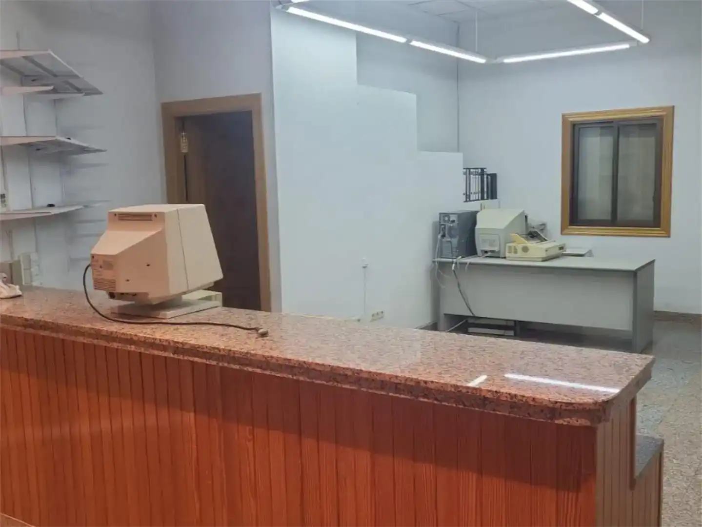 Local de alquiler en Mora