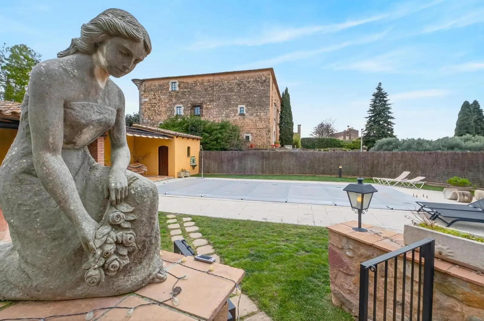 Casa rústica con piscina en venta en Carrer Carrer Castell, imagen 5