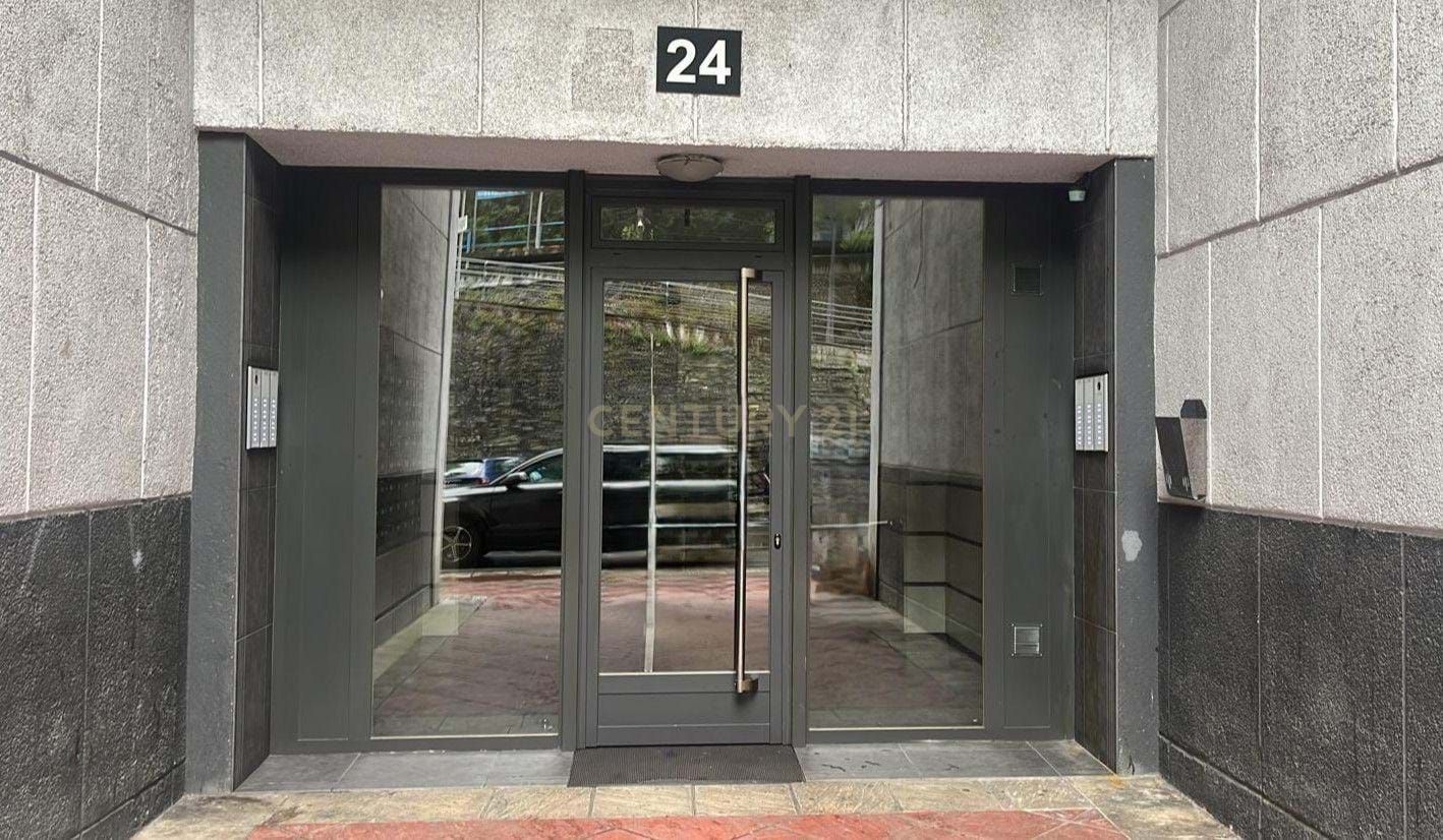 Vista exterior de Pis en venda en Ermua