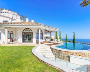 Jardí de Casa o xalet en venda en Marbella amb Aire condicionat, Terrassa i Piscina