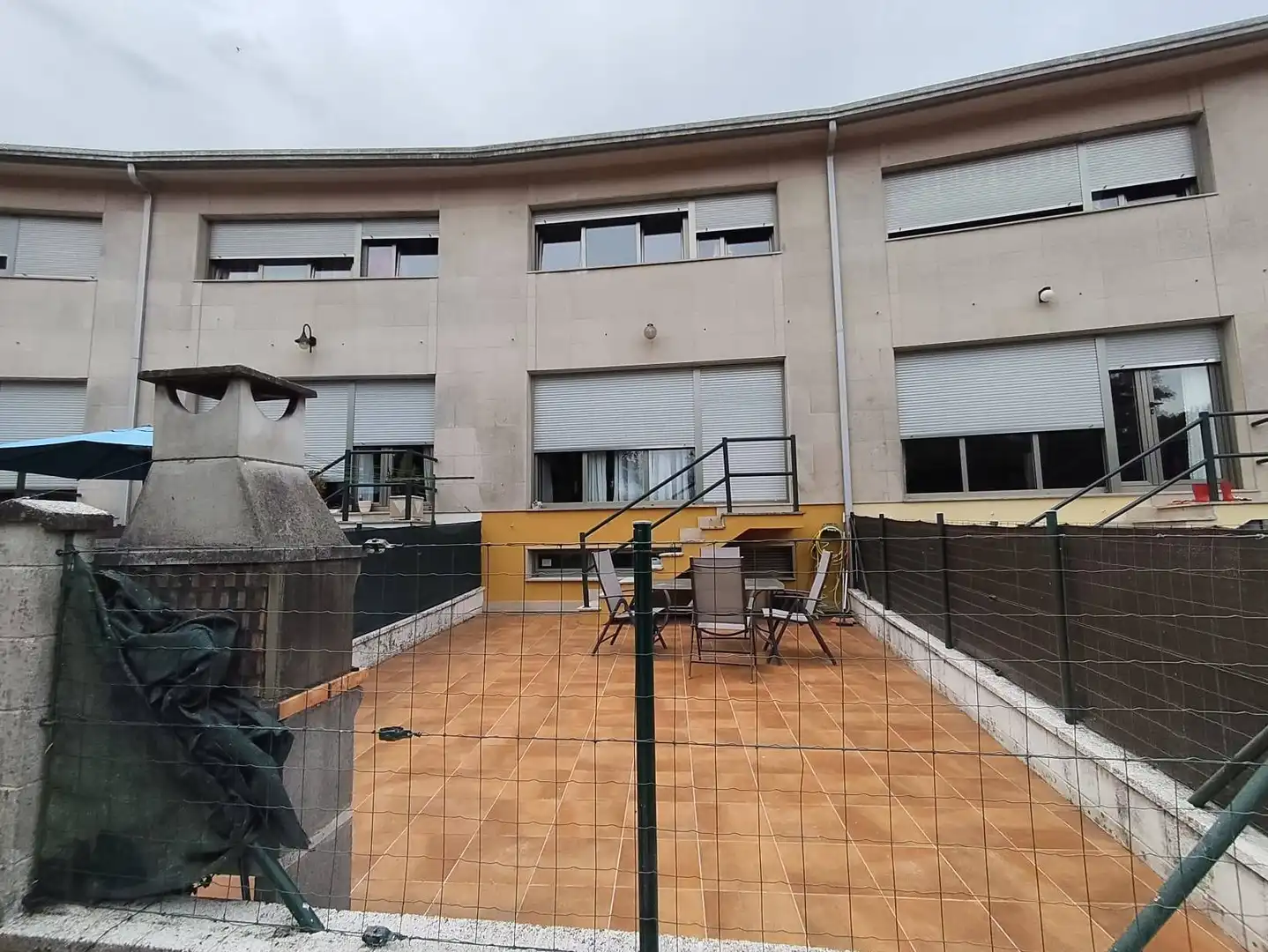 Vista exterior de Casa adosada en venta en Teo con Calefacción, Jardín privado y Terraza