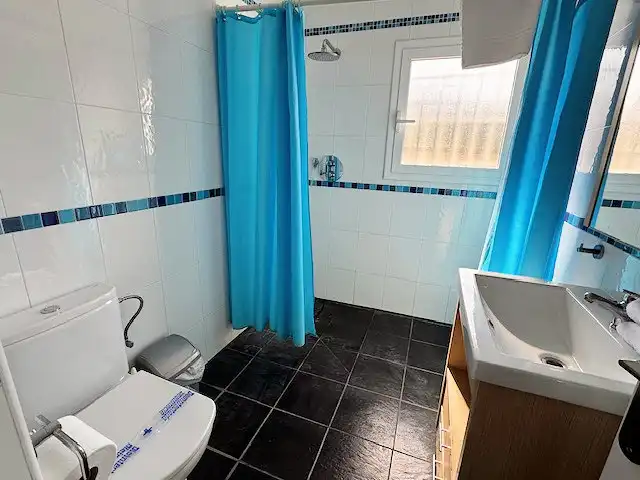 Baño de Casa o chalet en venta en L'Escala con Aire acondicionado, Calefacción y Jardín privado
