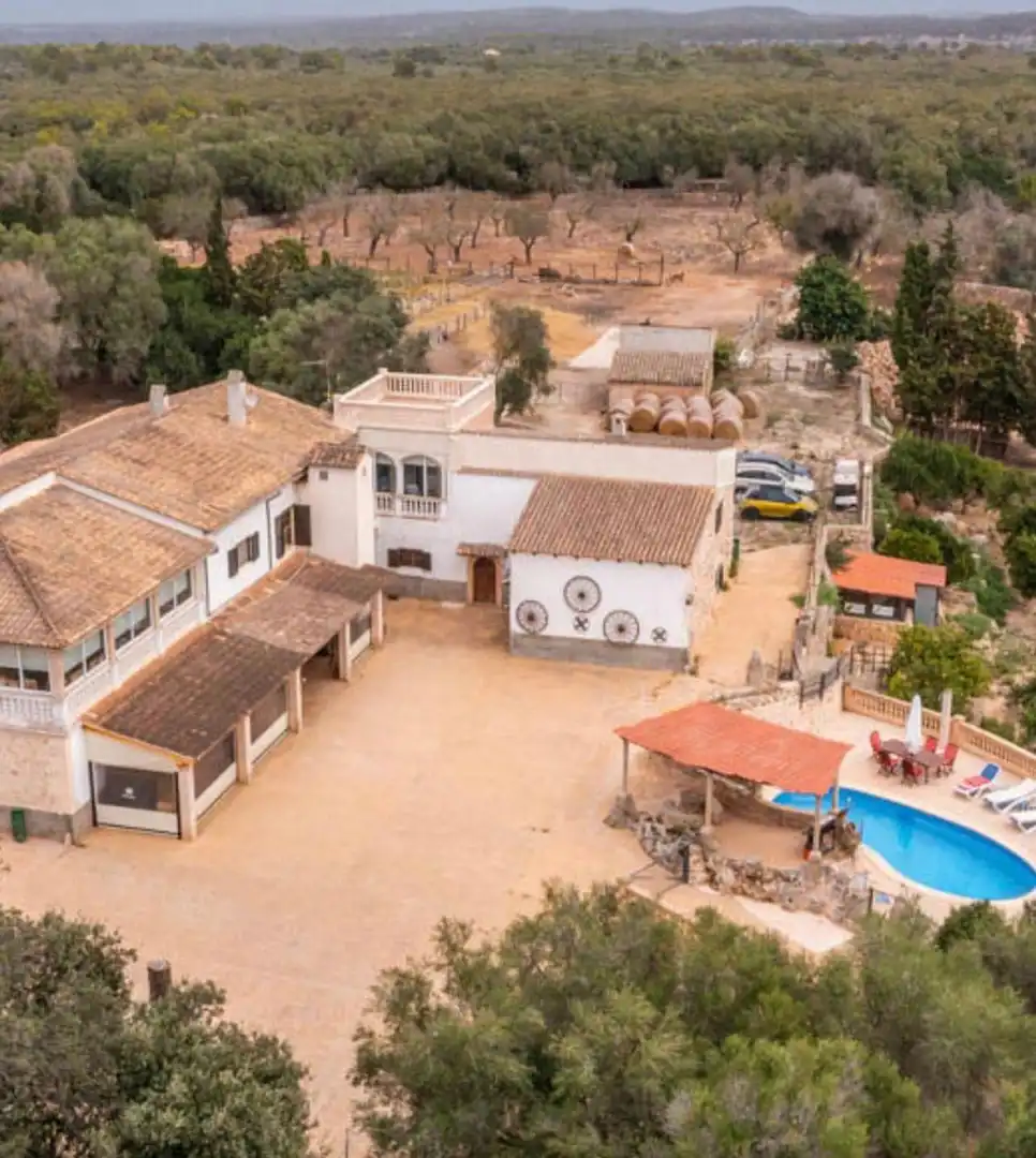 Vista exterior de Casa o xalet en venda en Lloret de Vistalegre amb Aire condicionat, Traster i Piscina