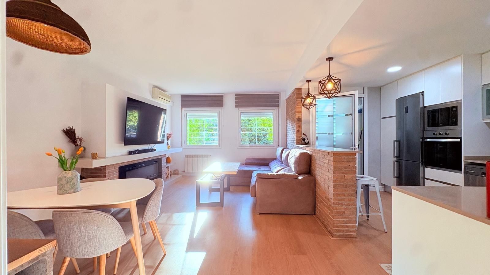 Living room of Planta baja for sale in Sabadell  with Air Conditioner, Heating and Parquet flooring