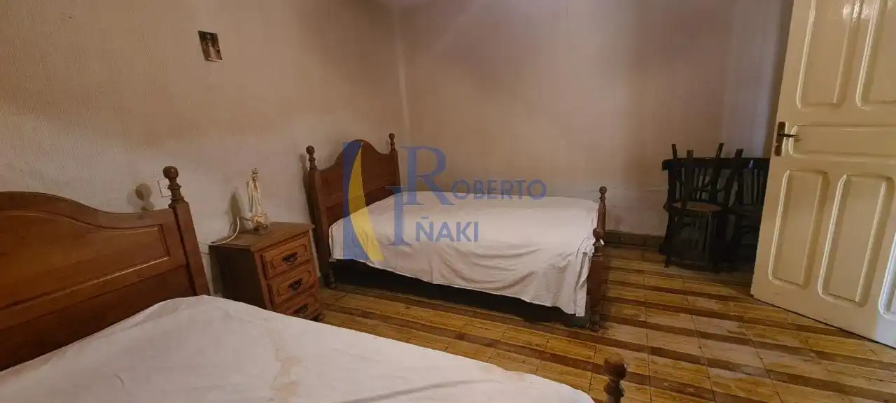 Habitación de Casa o chalet en venta en Fresno de la Vega con Calefacción y Jardín privado
