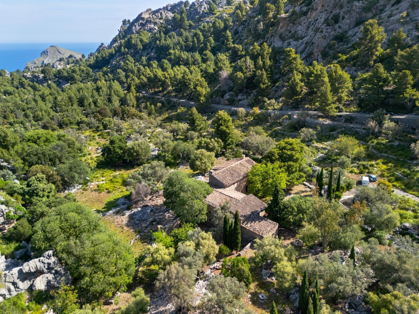 Vista exterior de Finca rústica en venda en Escorca amb Jardí privat, Terrassa i Traster