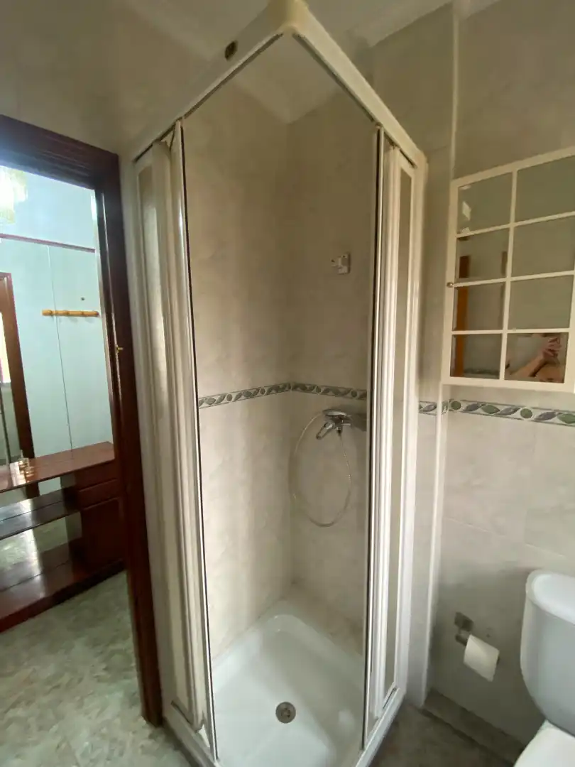 Baño de Piso de alquiler en Plasencia con Amueblado y Balcón
