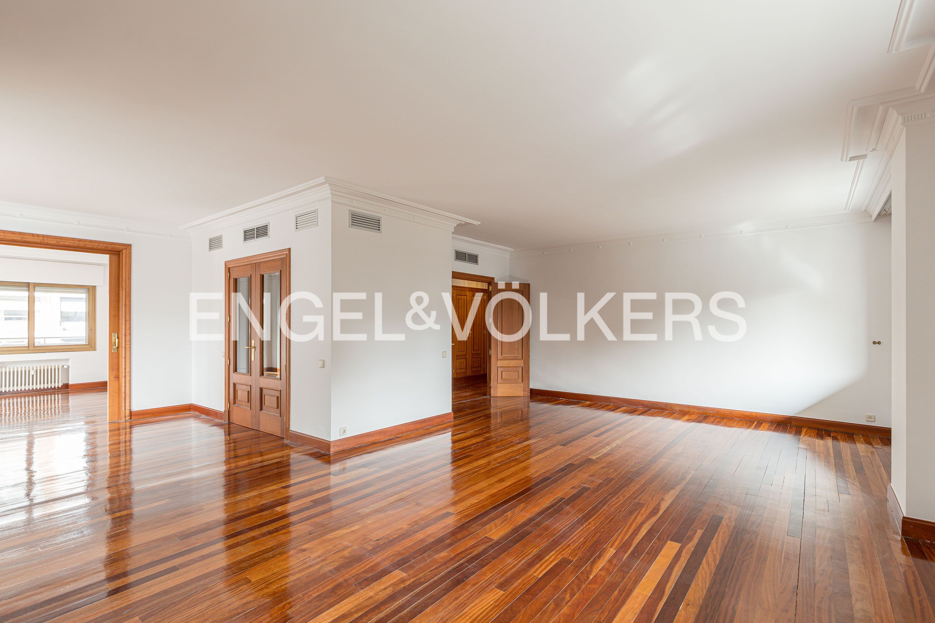 Menjador de Pis de lloguer en  Madrid Capital amb Aire condicionat, Calefacció i Jardí privat