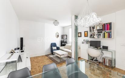 Sala d'estar de Apartament en venda en  Madrid Capital amb Aire condicionat