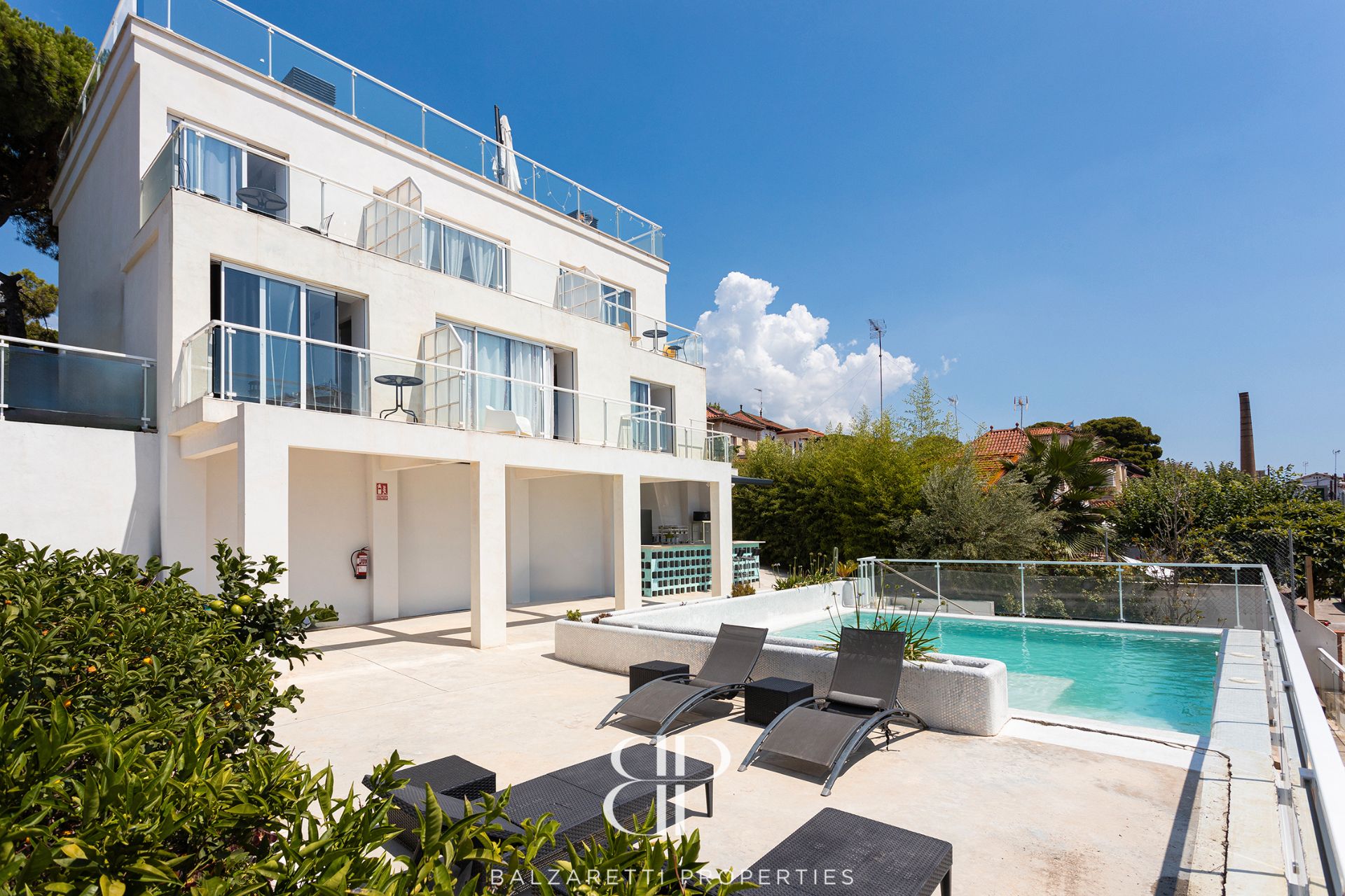 Swimming pool of Building for sale in El Masnou  with Alarm