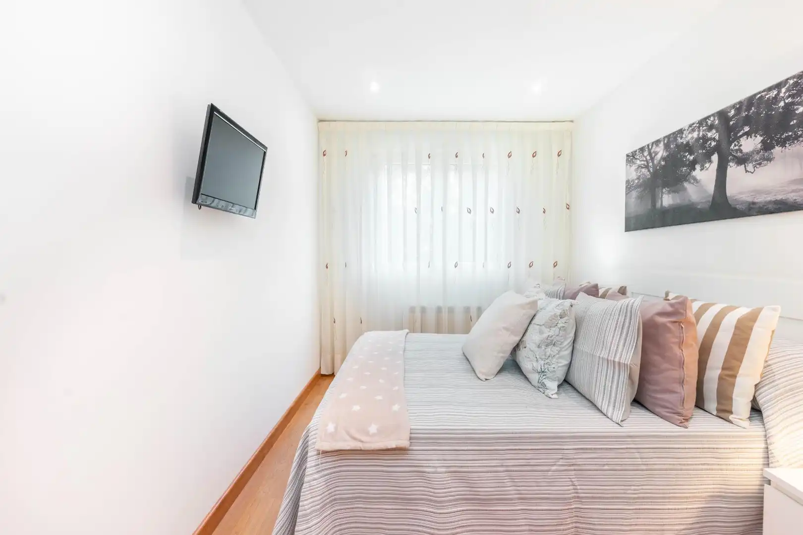 Dormitori de Apartament en venda en Gijón  amb Calefacció, Traster i Moblat