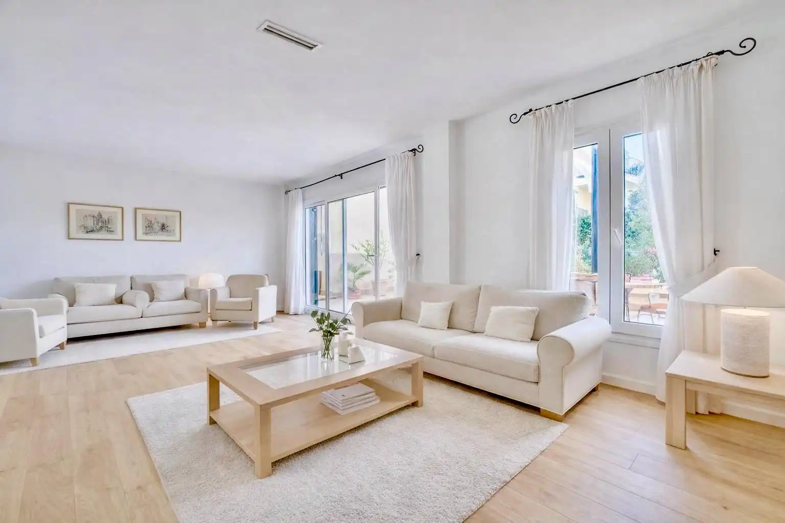 Wohnzimmer von Wohnungen zum Verkauf in Calvià mit Klimaanlage, Heizung und Privatgarten