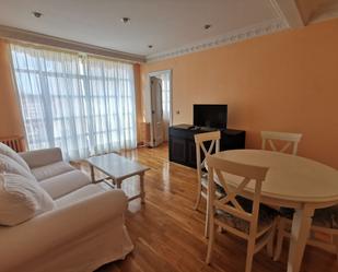 Sala d'estar de Apartament de lloguer en Salamanca Capital amb Calefacció, Parquet i Moblat