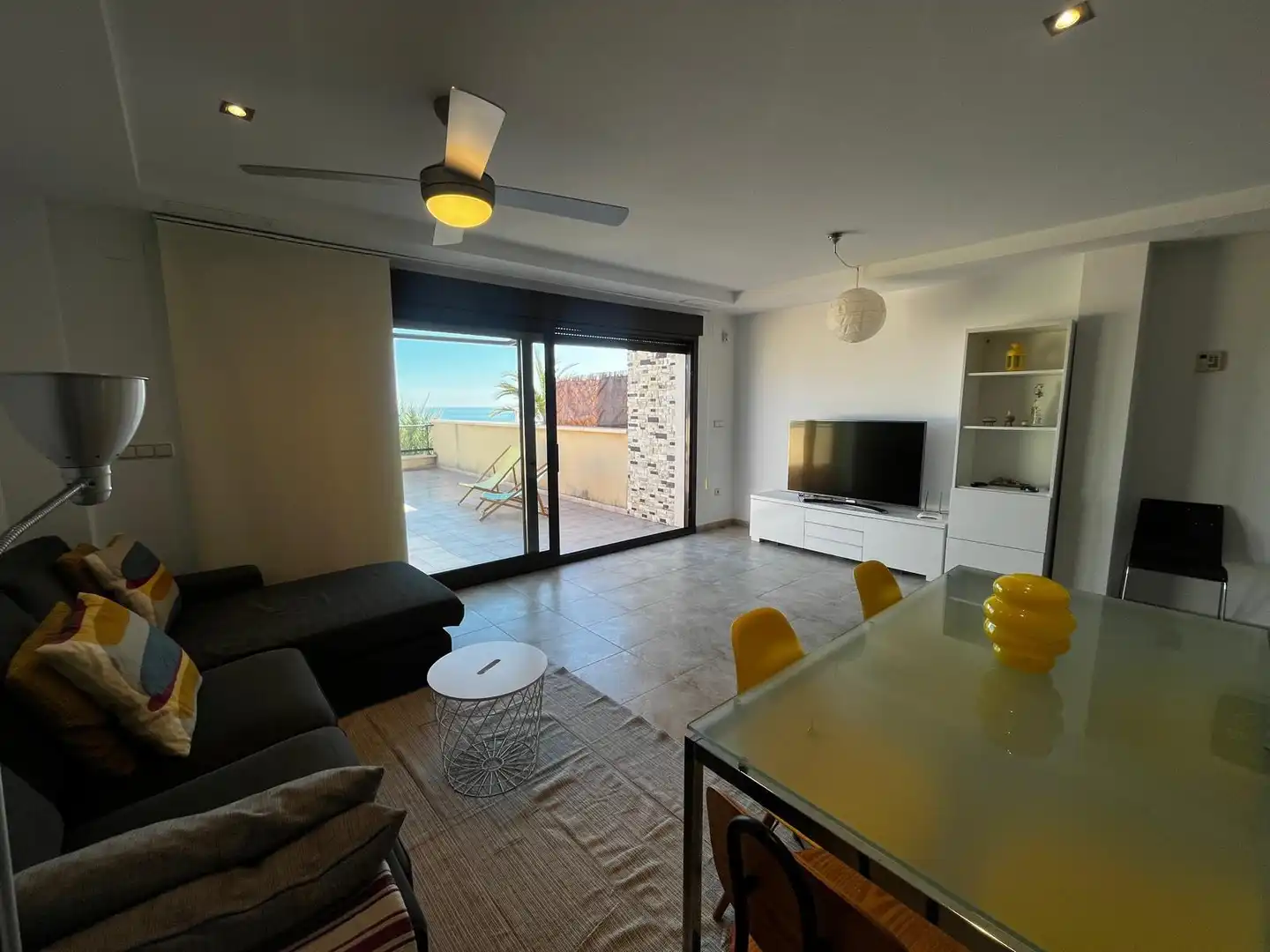 Wohnzimmer von Wohnungen zur Miete in Elche / Elx mit Klimaanlage, Heizung und Terrasse