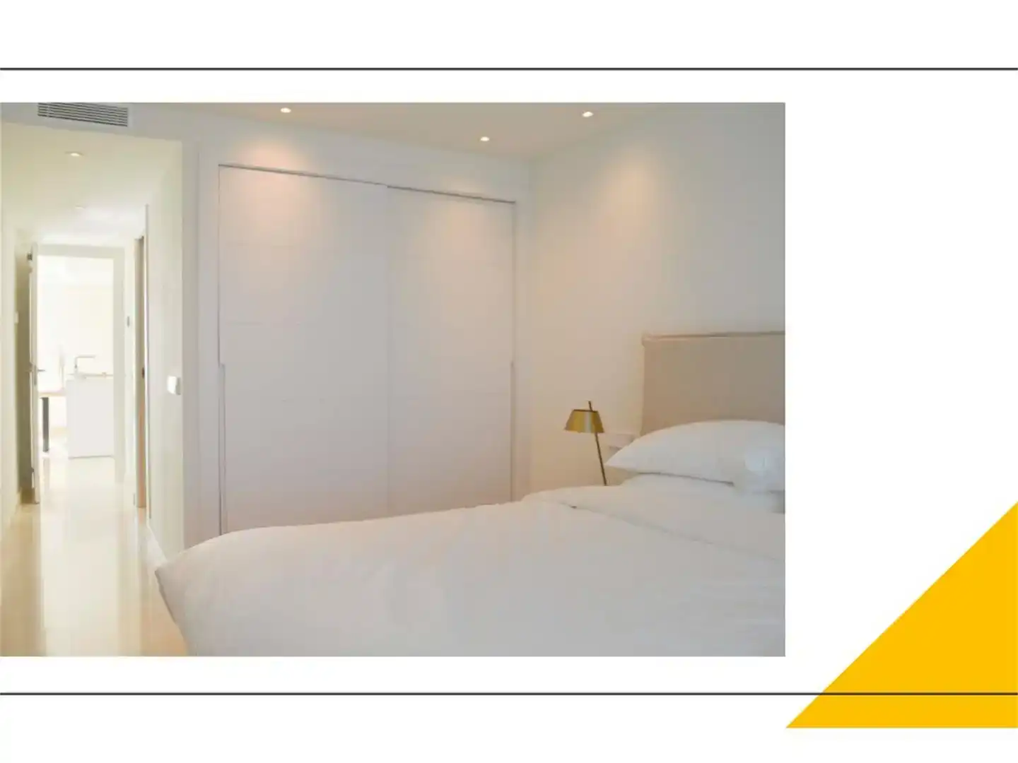 Schlafzimmer von Dachboden zum Verkauf in Marbella mit Klimaanlage, Schwimmbad und Balkon