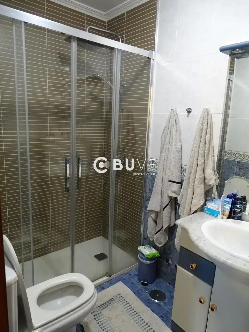 Baño de Dúplex en venta en Teo con Calefacción, Trastero y Amueblado