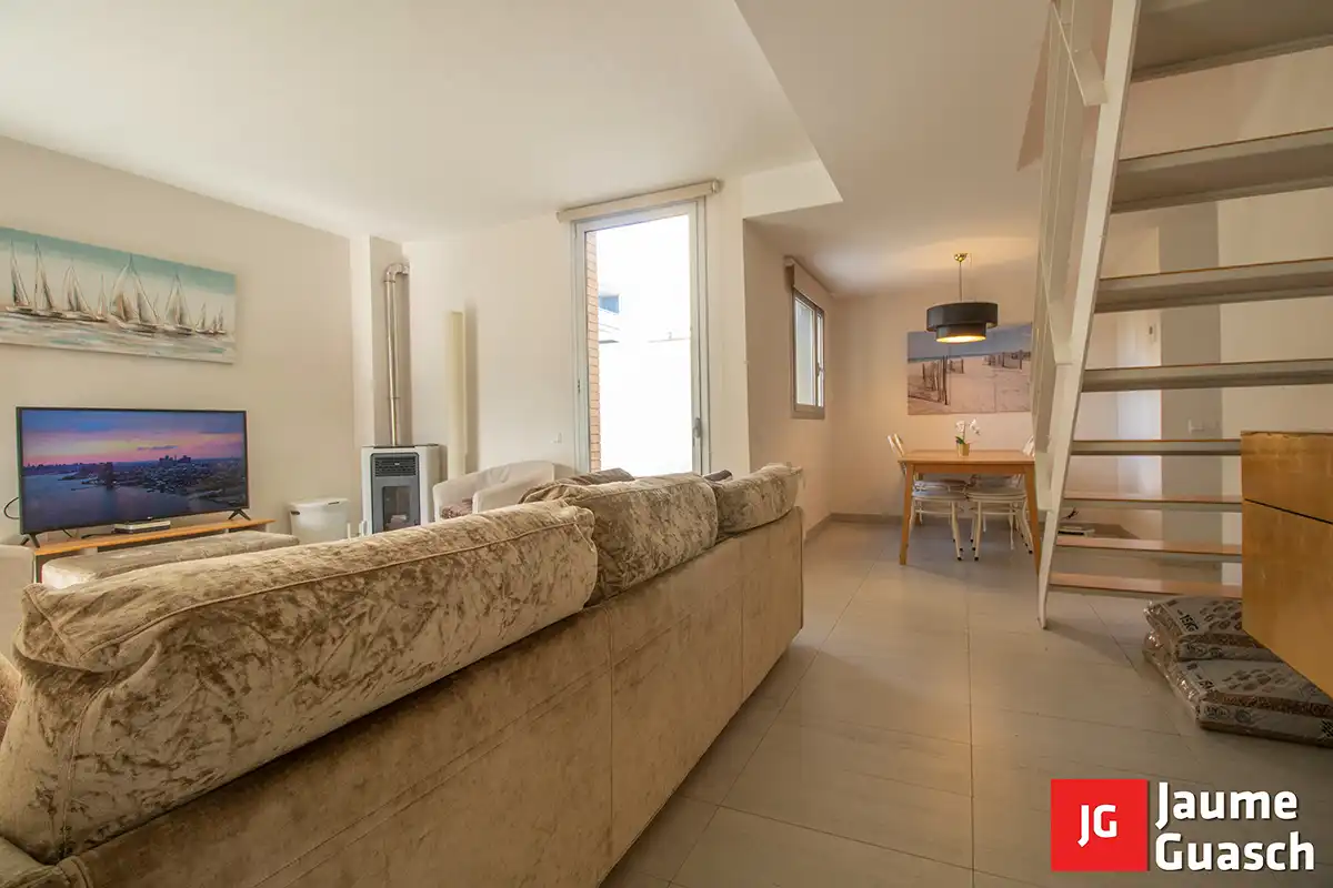 Wohnzimmer von Dachboden zum Verkauf in Torredembarra mit Klimaanlage, Heizung und Terrasse