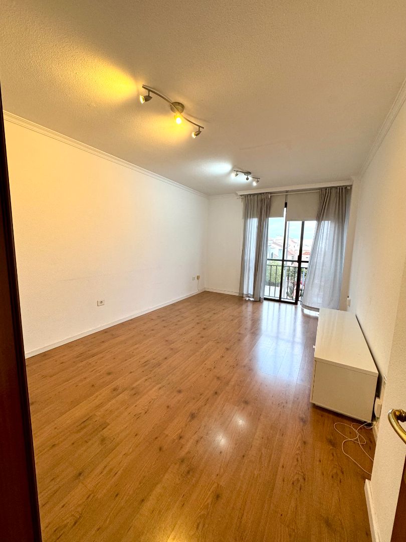 Living room of Flat for rent in San Cristóbal de la Laguna  with Parquet flooring, Oven and Washing machine