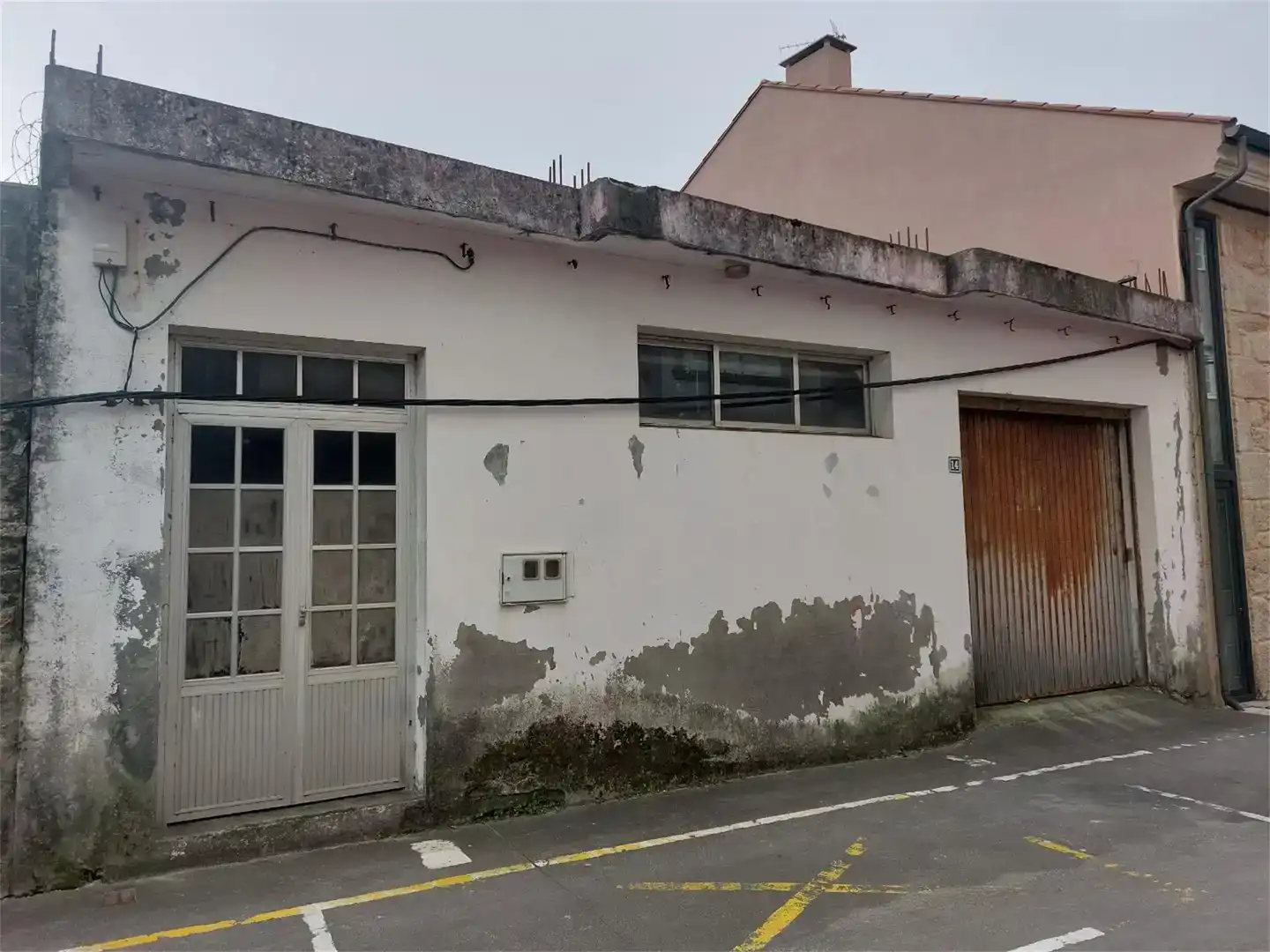 Vista exterior de Planta baja en venta en Muxía