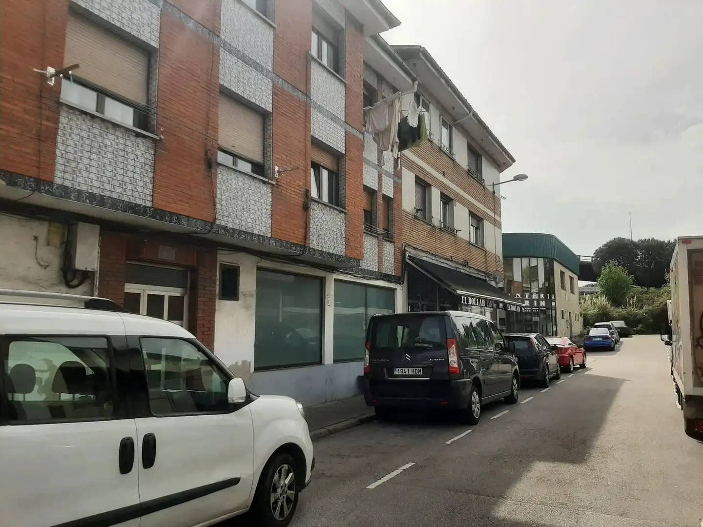 Vista exterior de Pis en venda en Avilés amb Calefacció i Piscina