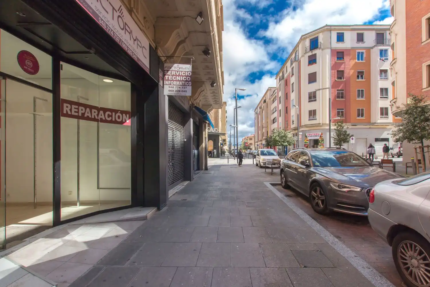 Vista exterior de Local de alquiler en  Pamplona / Iruña
