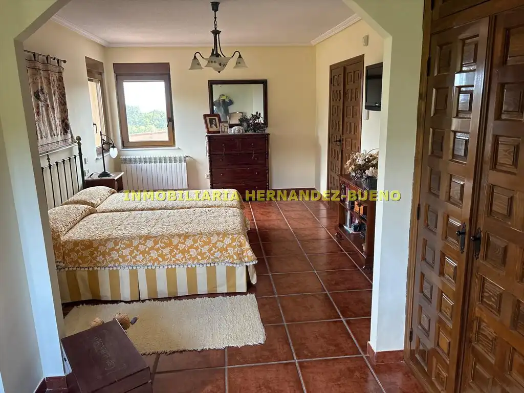 Dormitori de Casa o xalet en venda en Sequeros amb Calefacció, Jardí privat i Terrassa