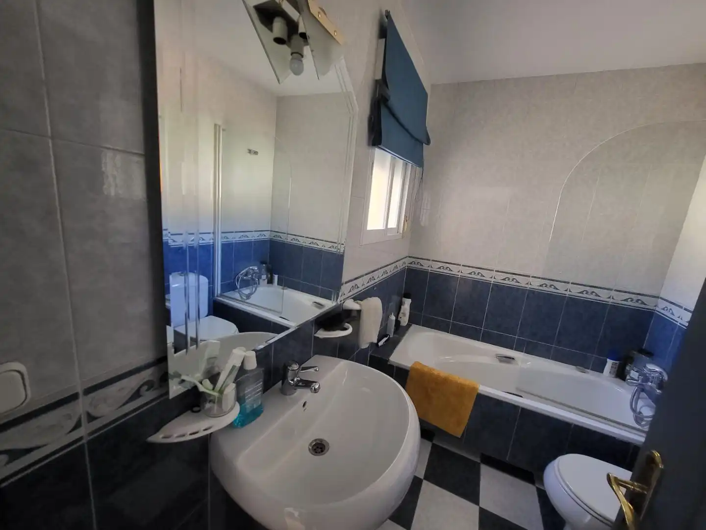 Bany de Casa o xalet en venda en Albolote amb Aire condicionat, Calefacció i Jardí privat