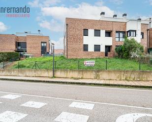 Vista exterior de Planta baixa en venda en Miengo amb Calefacció, Jardí privat i Terrassa