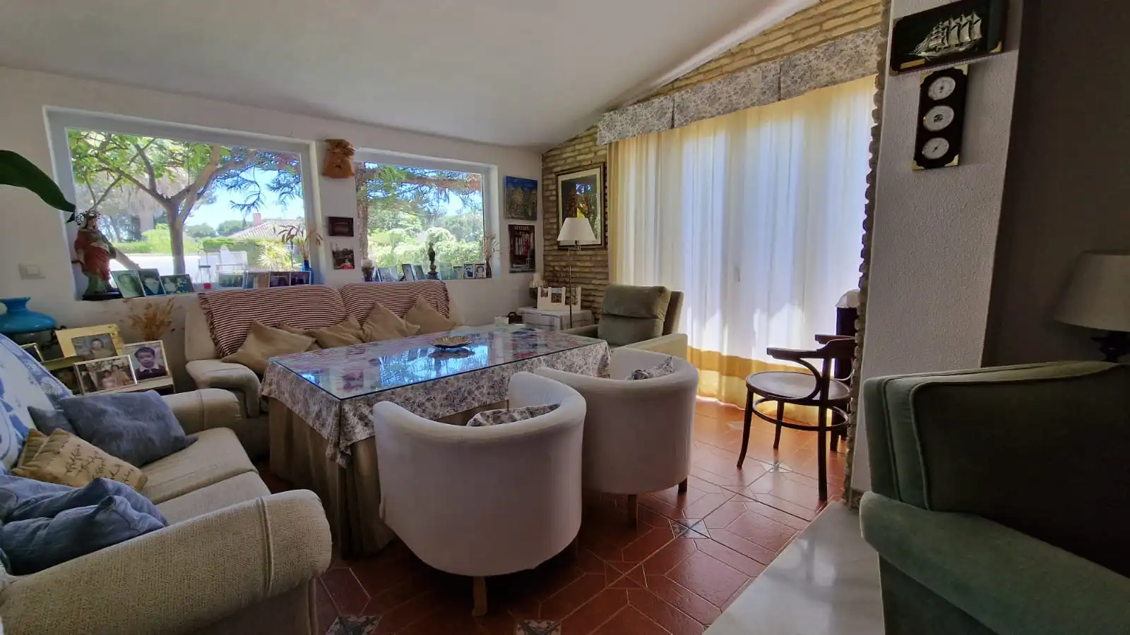 Living room of Detached homes for sale in El Puerto de Santa María  with Air Conditioner, Private garden and Storage room