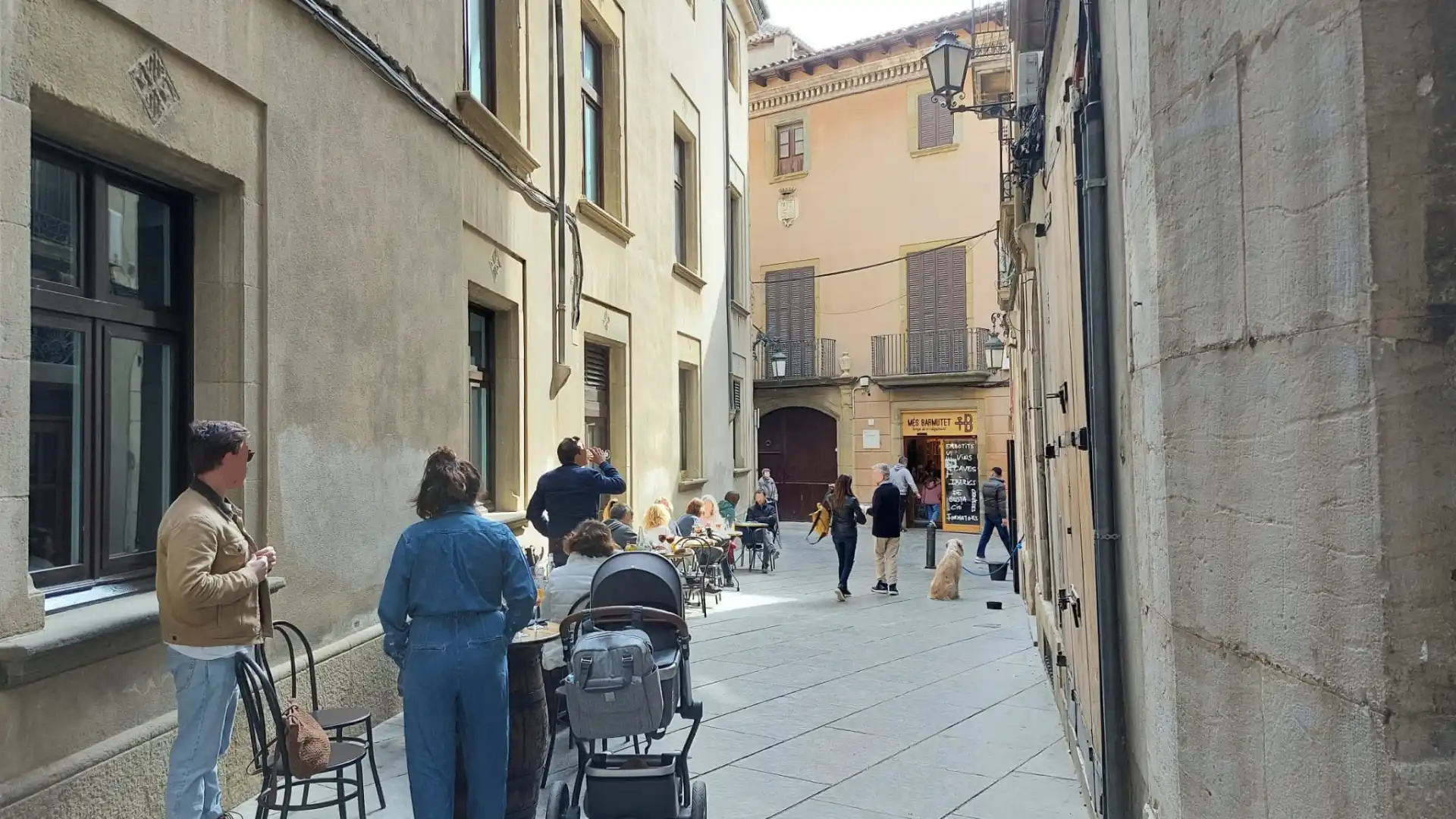 Vista exterior de Pis en venda en Vic amb Calefacció i Forn