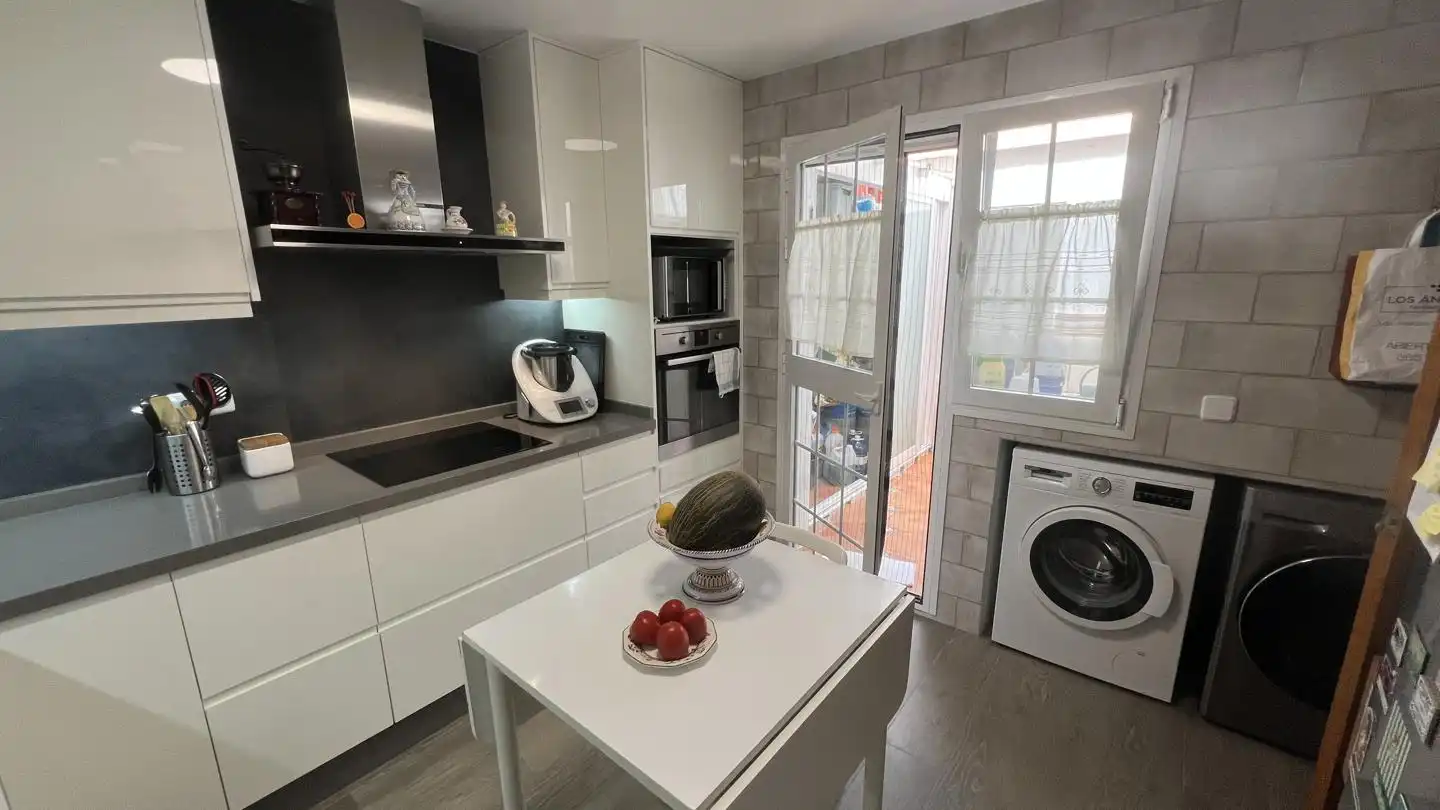 Cuina de Casa o xalet en venda en Montequinto amb Jardí privat, Terrassa i Piscina comunitària