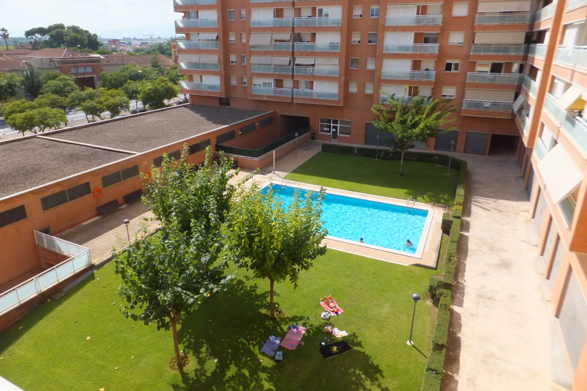 Piscina de Piso de alquiler en Reus con Calefacción, Parquet y Terraza
