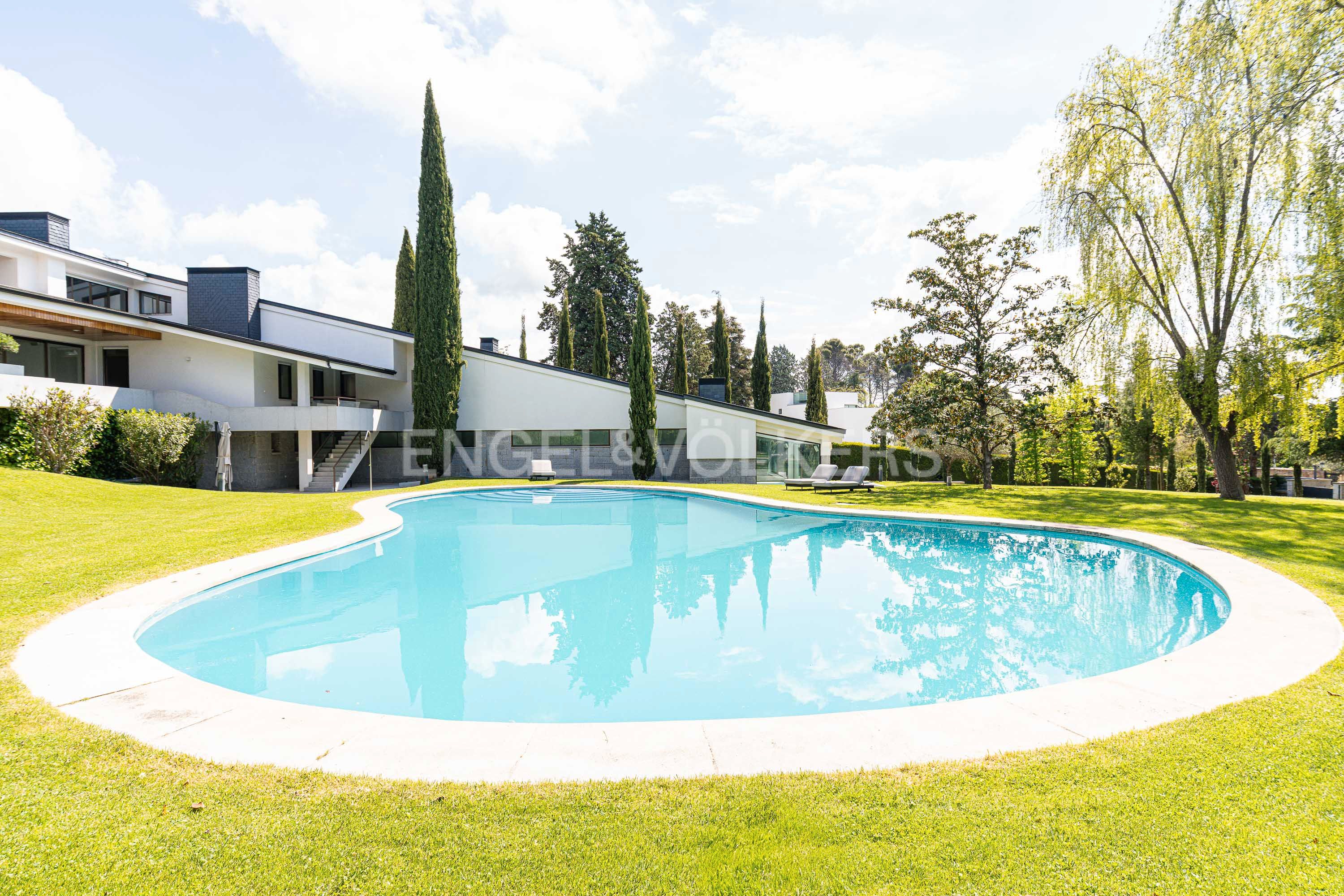 Piscina de Casa o chalet en venta en Pozuelo de Alarcón con Aire acondicionado, Calefacción y Terraza