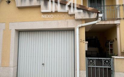 Exterior view of Single-family semi-detached for sale in Lillo  with Storage room and Swimming Pool