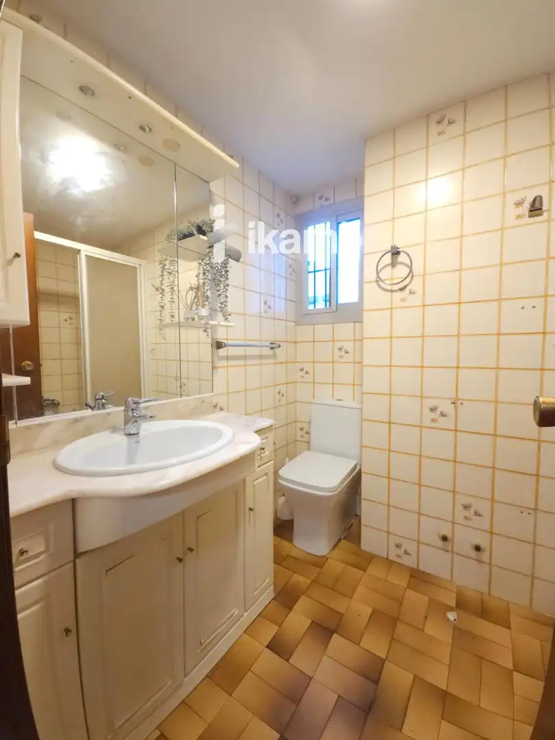 Baño de Piso en venta en Valencia con Aire acondicionado, Calefacción y Terraza