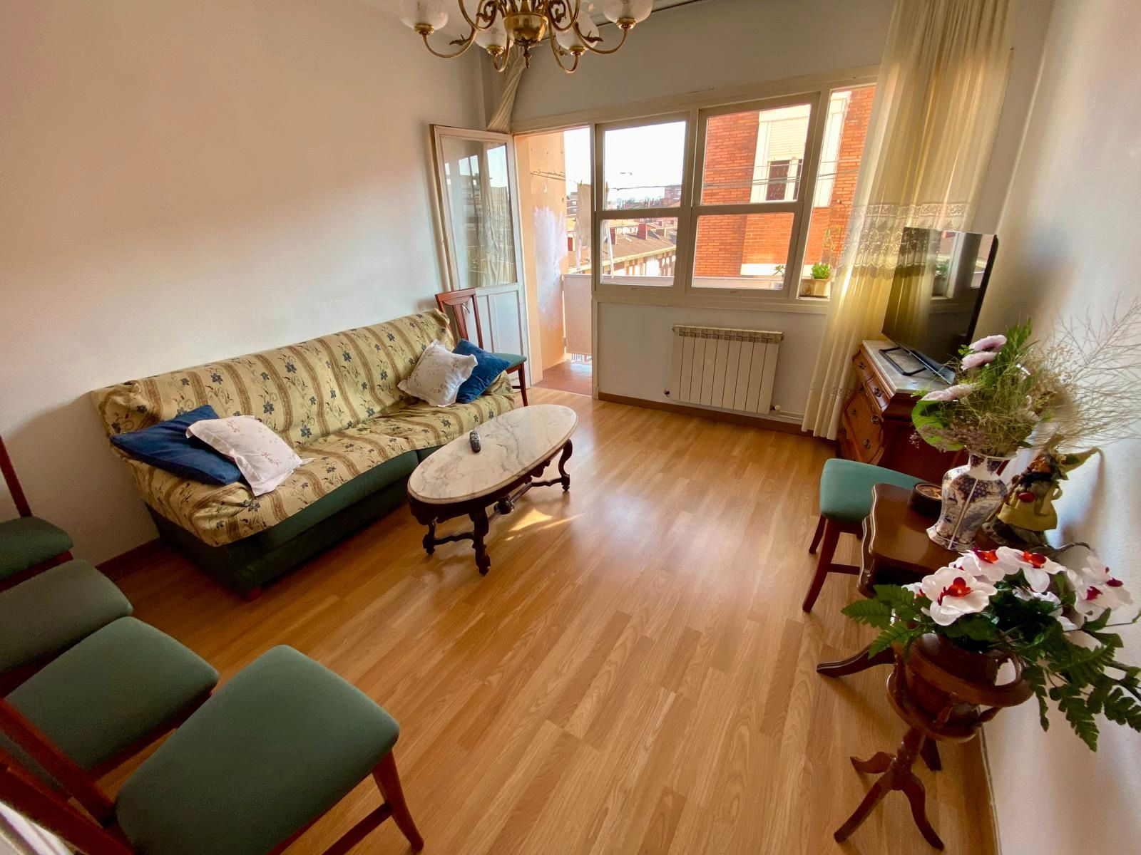 Sala d'estar de Pis en venda en Gijón  amb Calefacció, Parquet i Terrassa