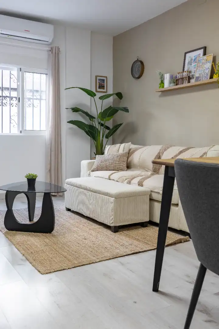 Sala d'estar de Planta baixa en venda en La Pobla de Vallbona amb Aire condicionat, Terrassa i Moblat
