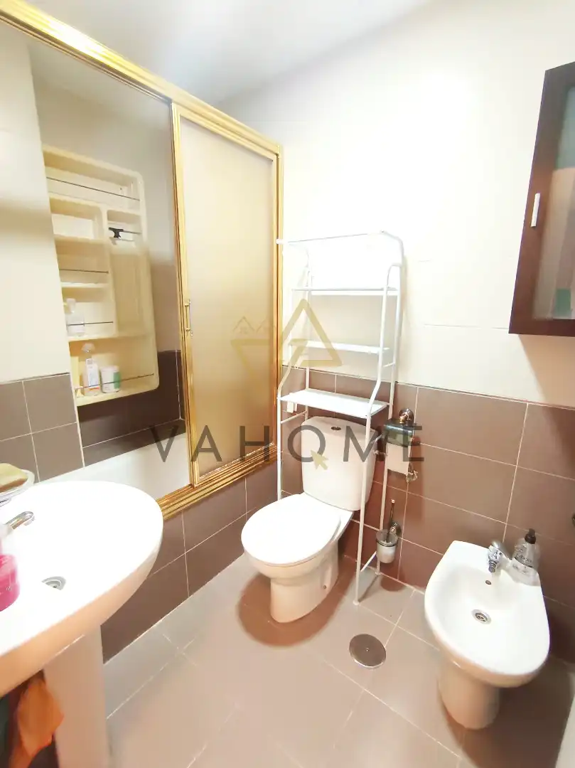 Badezimmer von Dachboden zum Verkauf in Ocaña mit Heizung, Terrasse und Abstellraum