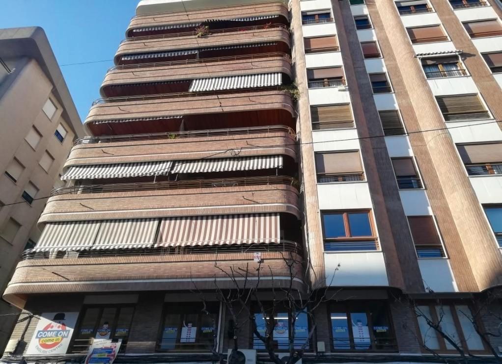 Vista exterior de Oficina en venda en Elda